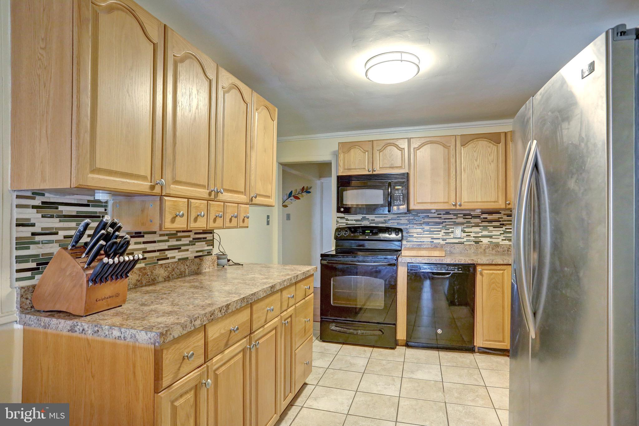 411 Colonial Road Harrisburg, PA 17109 - Photo 3 of 25 Gallery Image 3