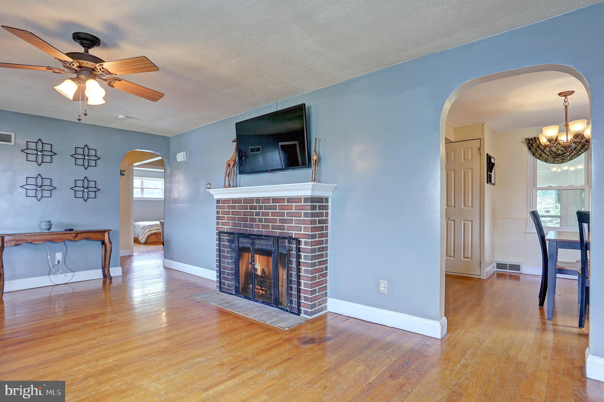 411 Colonial Road Harrisburg, PA 17109 - Photo 10 of 25 Gallery Image 10