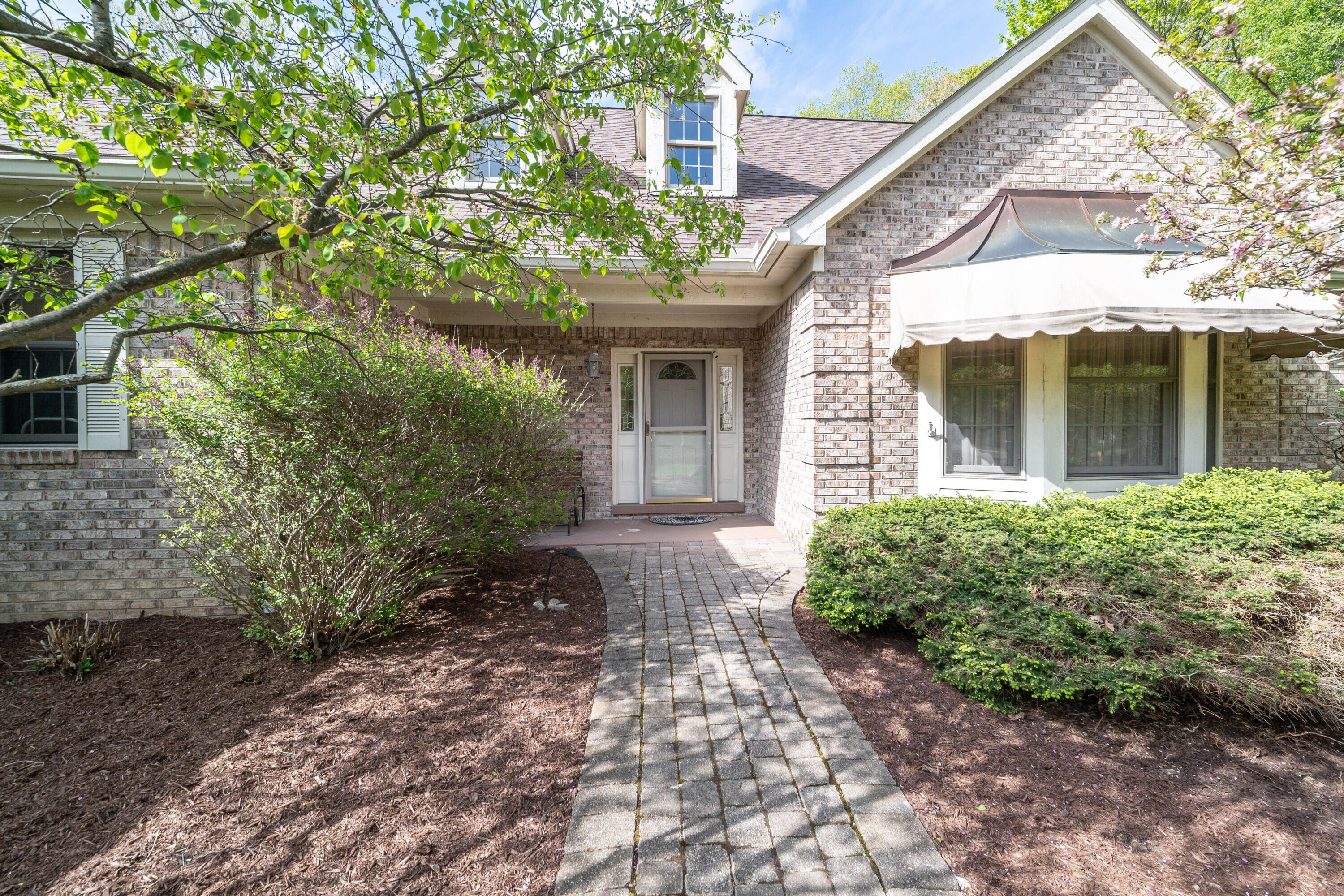 34554 Quaker Valley Road Farmington Hills, MI 48331 - Photo 3 of 56 013_0