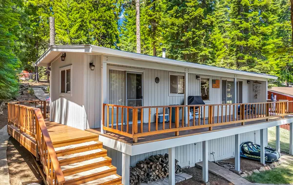 $995,000 | 206 Peninsula Drive, Lake Almanor, CA 96137