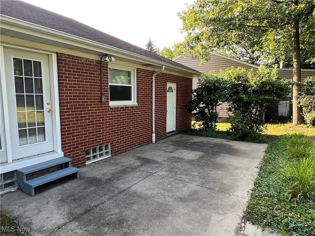 1135 Blanchester Road Lyndhurst, OH 44124 - Photo 6 of 26 Gallery Image 6