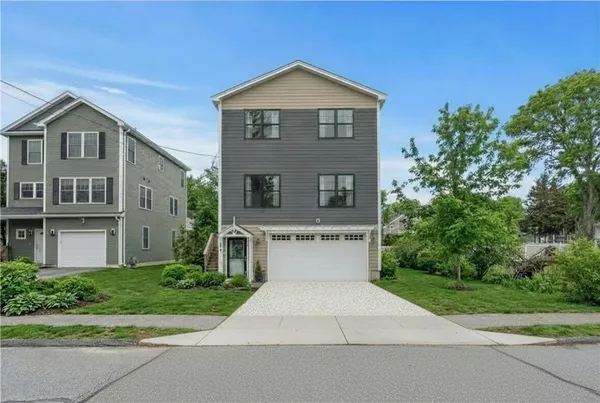 $560,000 | 17 Wuddall Avenue, Warwick, RI 02889