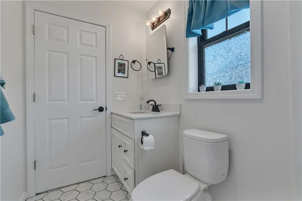 $560,000 | 17 Wuddall Avenue, Warwick, RI 02889