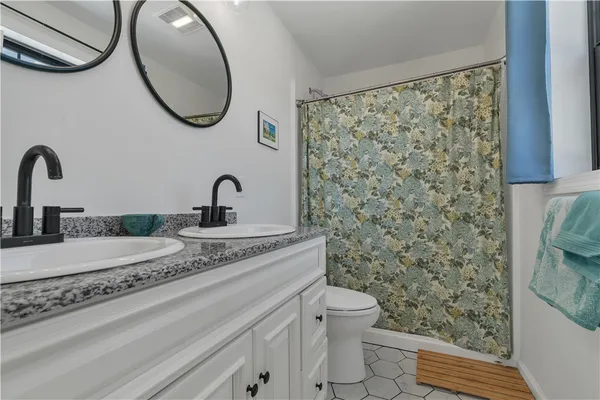 $560,000 | 17 Wuddall Avenue, Warwick, RI 02889