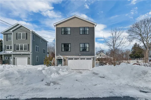 $560,000 | 17 Wuddall Avenue, Warwick, RI 02889