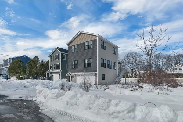 $560,000 | 17 Wuddall Avenue, Warwick, RI 02889