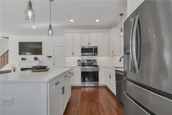 $560,000 | 17 Wuddall Avenue, Warwick, RI 02889