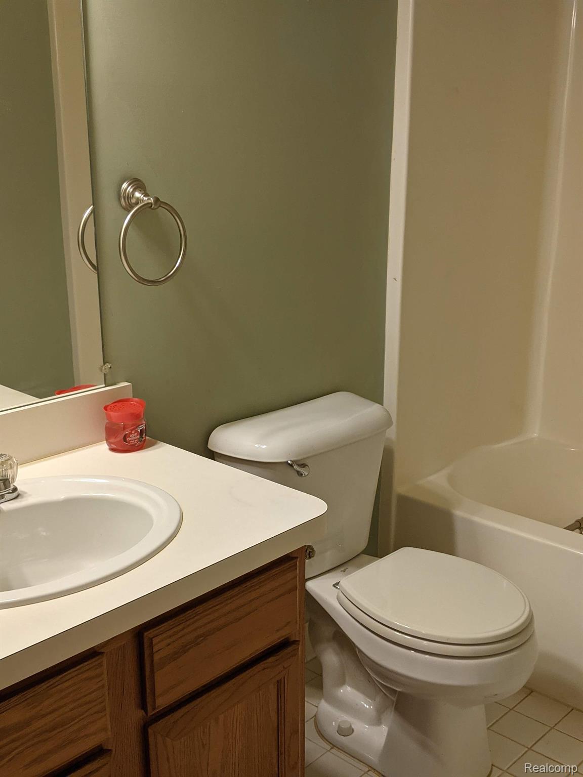 46218 Reedgrass Lane Belleville, MI 48111 - Photo 20 of 41 View of 1st bath