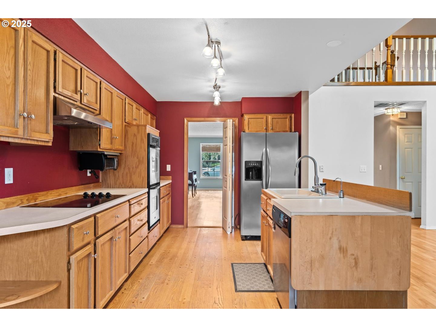 16718 Southwest Hargis Road Beaverton, OR 97007 - Photo 12 of 47 Kitchen