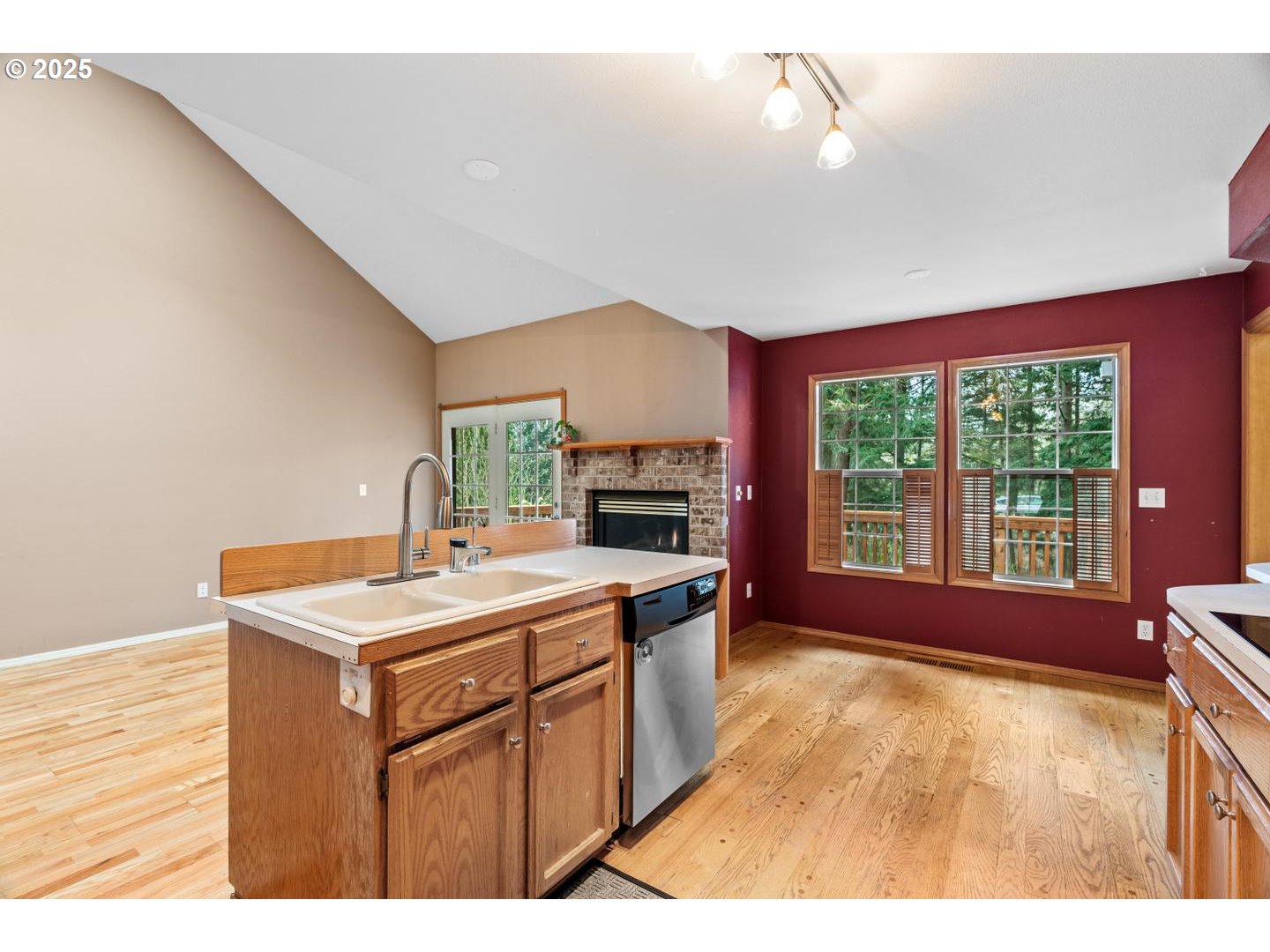 16718 Southwest Hargis Road Beaverton, OR 97007 - Photo 13 of 47 Kitchen