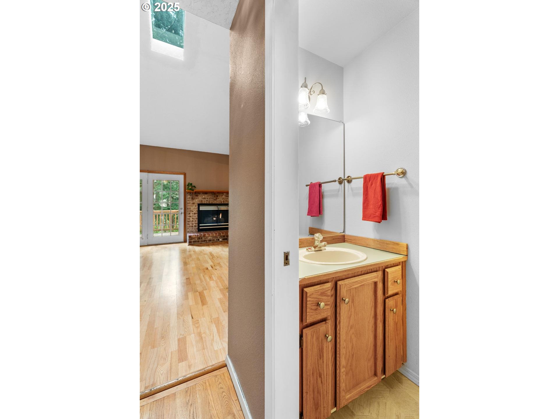 16718 Southwest Hargis Road Beaverton, OR 97007 - Photo 18 of 47 Bathroom