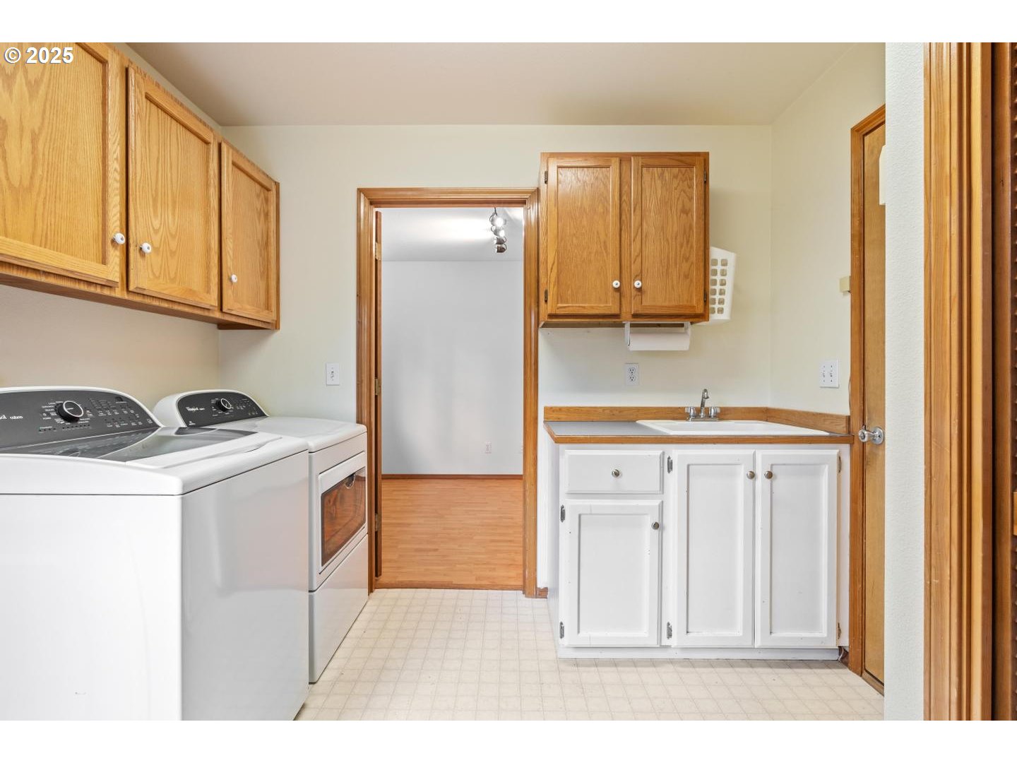 16718 Southwest Hargis Road Beaverton, OR 97007 - Photo 19 of 47 Laundry