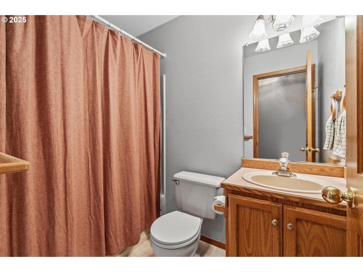 16718 Southwest Hargis Road Beaverton, OR 97007 - Photo 33 of 47 Bathroom