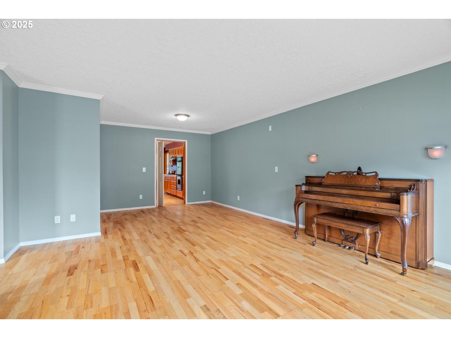 16718 Southwest Hargis Road Beaverton, OR 97007 - Photo 8 of 47 Living Room/Dining Room