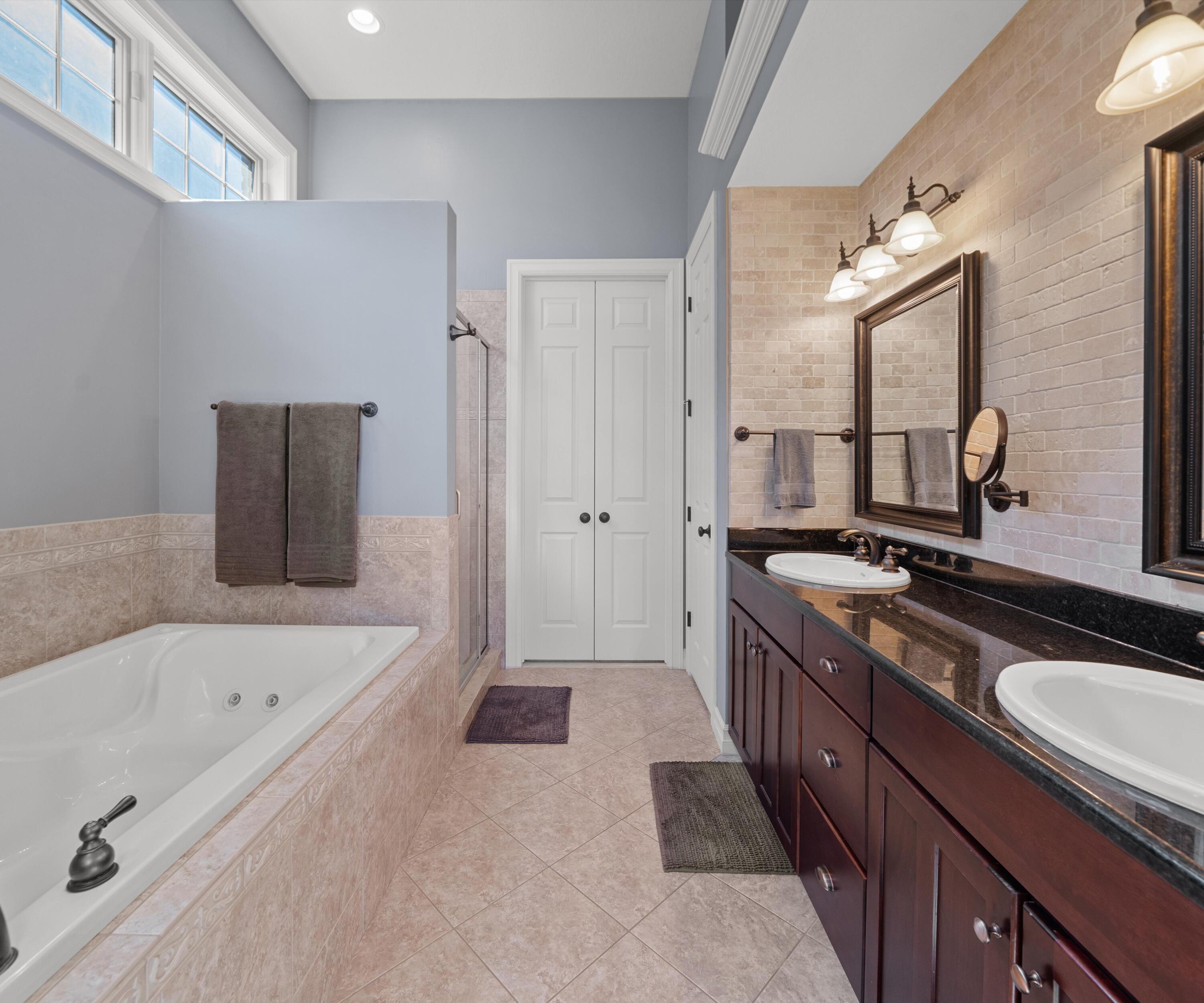 8178 Hunters Ridge Drive Newport, MI 48166 - Photo 24 of 51 Main-Level Suite Bathroom