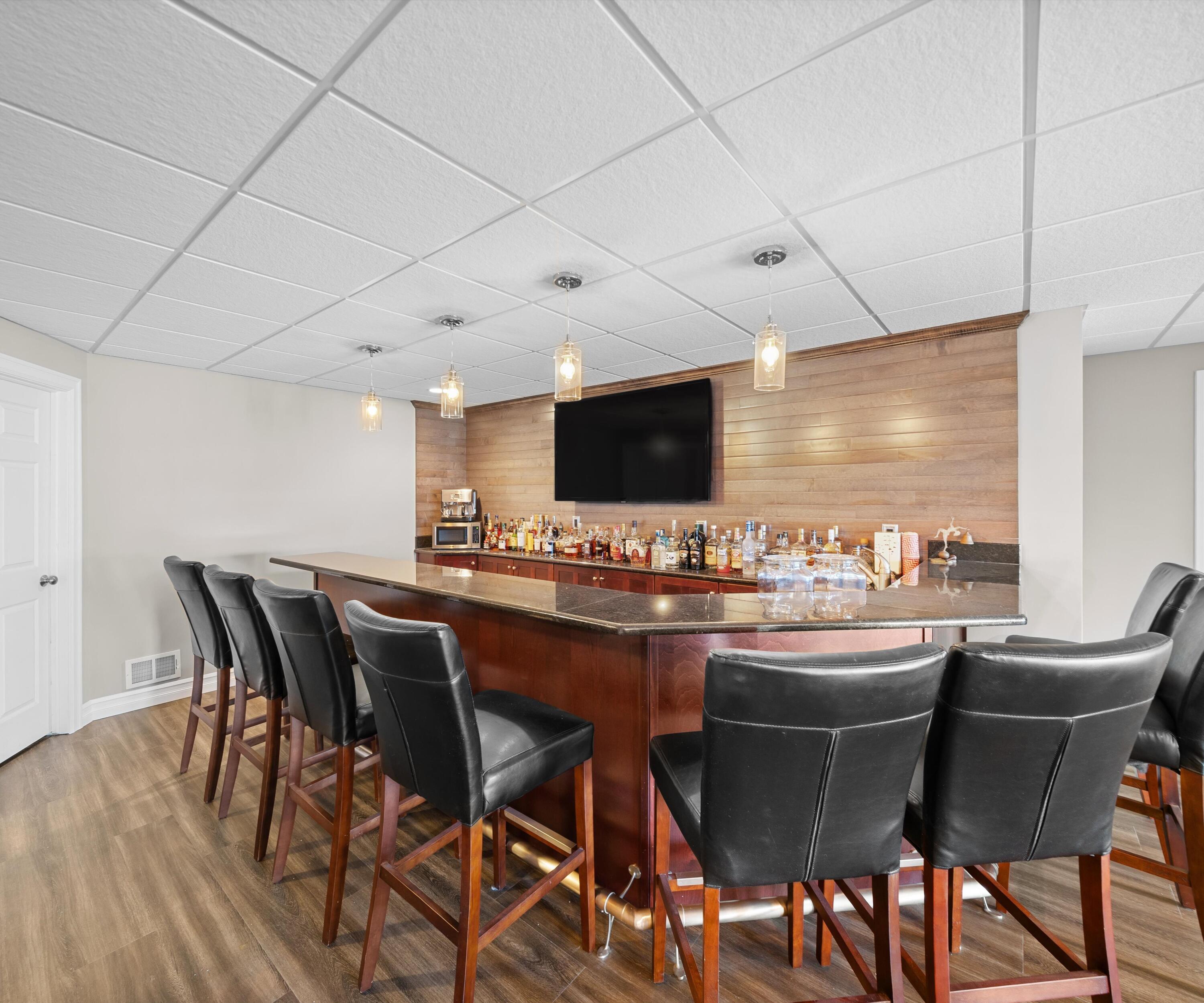 8178 Hunters Ridge Drive Newport, MI 48166 - Photo 39 of 51 Private Bar & Lounge Space