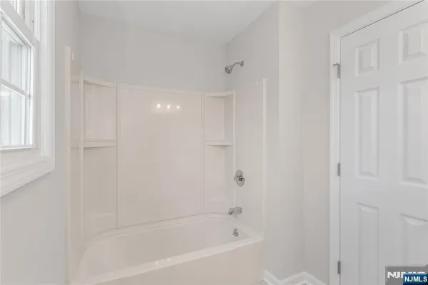 $2,200 | 127 Main Street, Unit 2B, Bloomingdale, NJ 07403