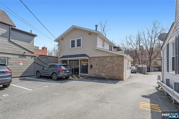$2,200 | 127 Main Street, Unit 2B, Bloomingdale, NJ 07403