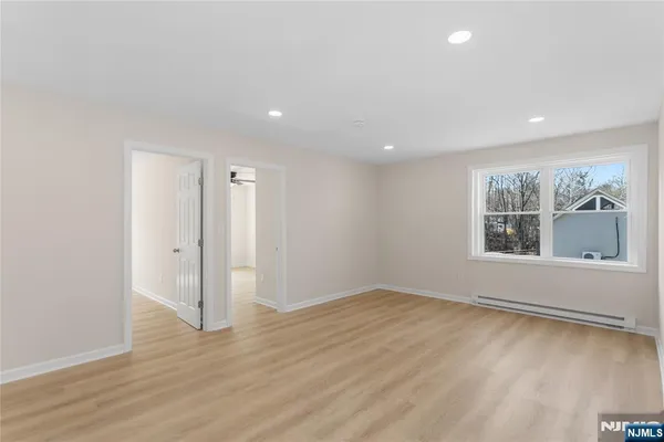 $2,200 | 127 Main Street, Unit 2B, Bloomingdale, NJ 07403