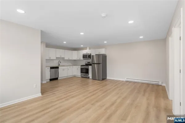 $2,200 | 127 Main Street, Unit 2B, Bloomingdale, NJ 07403