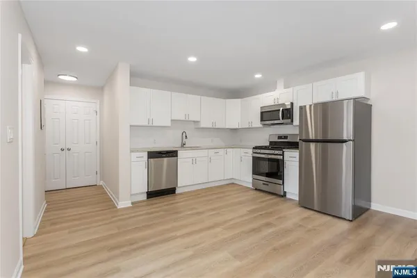 $2,200 | 127 Main Street, Unit 2B, Bloomingdale, NJ 07403