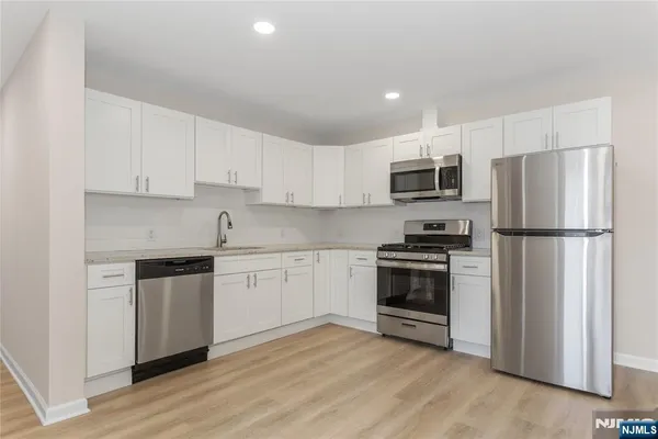 $2,200 | 127 Main Street, Unit 2B, Bloomingdale, NJ 07403
