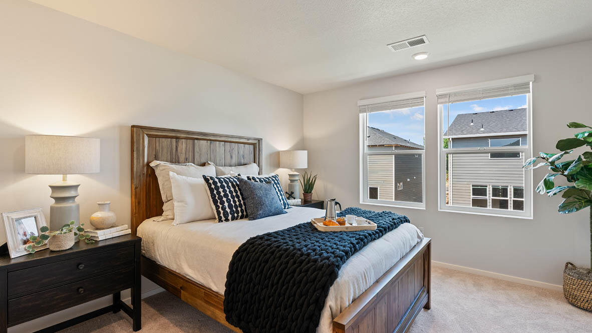 61175 Southeast Splendor Lane Bend, OR 97702 - Photo 25 of 35 025 primary bedroom