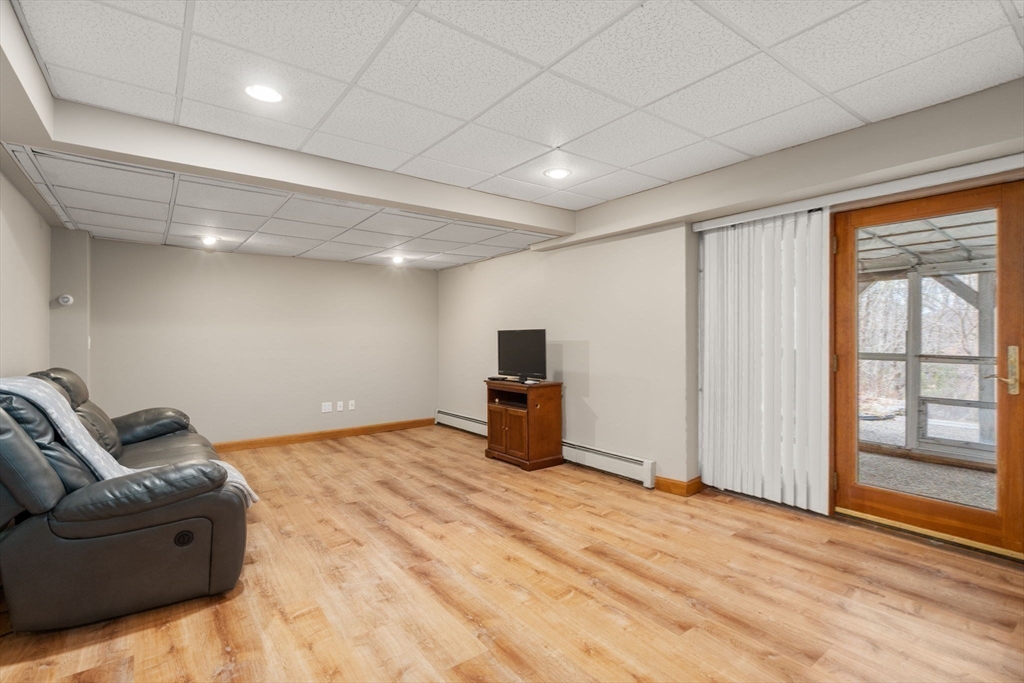 51 Albee Road Uxbridge, MA 01569 - Photo 39 of 42 a room with furniture