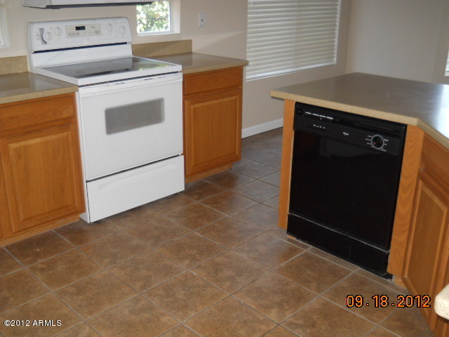 653 South Cardinal Street Gilbert, AZ 85296 - Photo 3 of 18 Kitchen 2