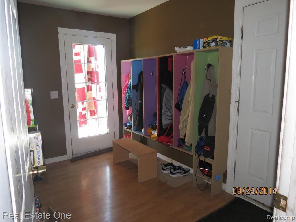 2443 Burke Road Fowlerville, MI 48836 - Photo 9 of 24 Mud Room(1024x768) (1024x768).jpg