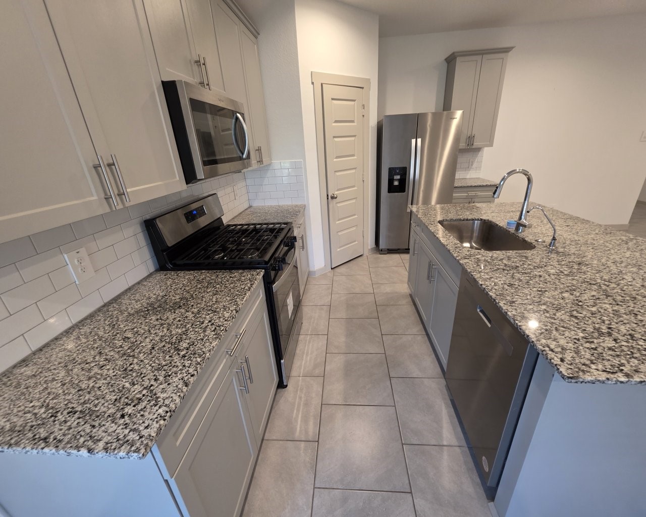 4918 Natchez Trace Arcola, TX 77545 - Photo 3 of 19 Lots of counter and cabinet space