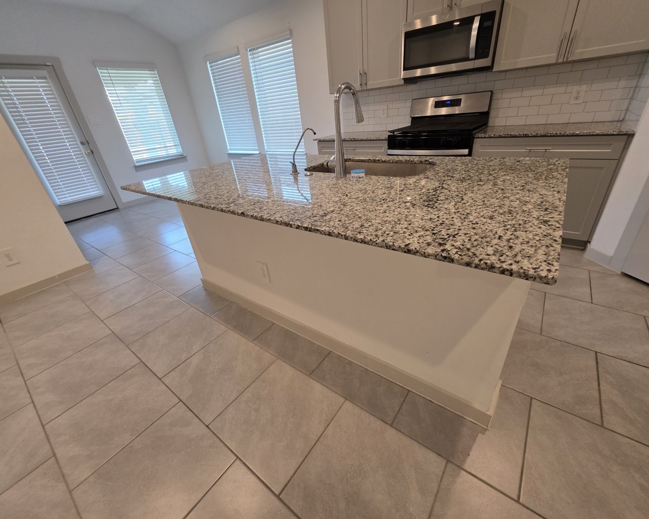 4918 Natchez Trace Arcola, TX 77545 - Photo 4 of 19 Check out the breakfast bar