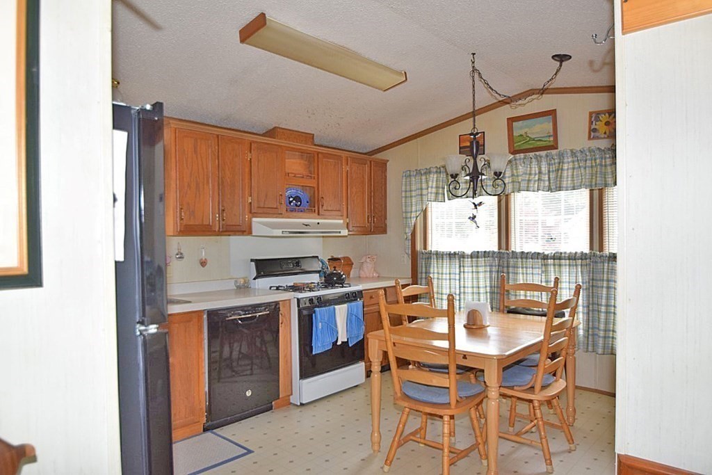 23 Chesapeake Road Holbrook, MA 02343 - Photo 2 of 18