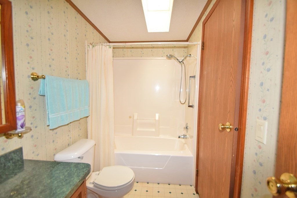 23 Chesapeake Road Holbrook, MA 02343 - Photo 8 of 18