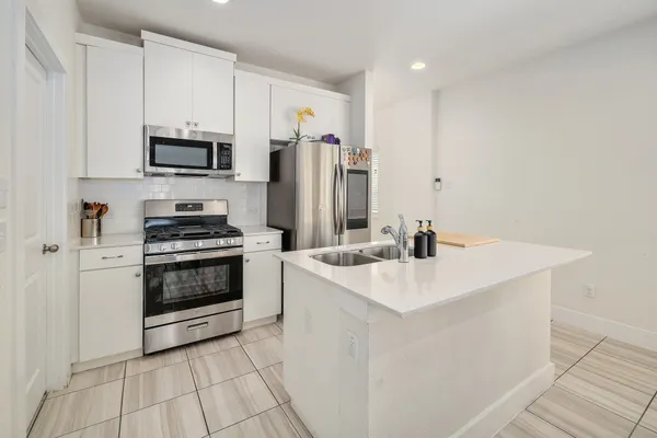 $2,100 | 204 Furlong Drive, Georgetown, TX 78626