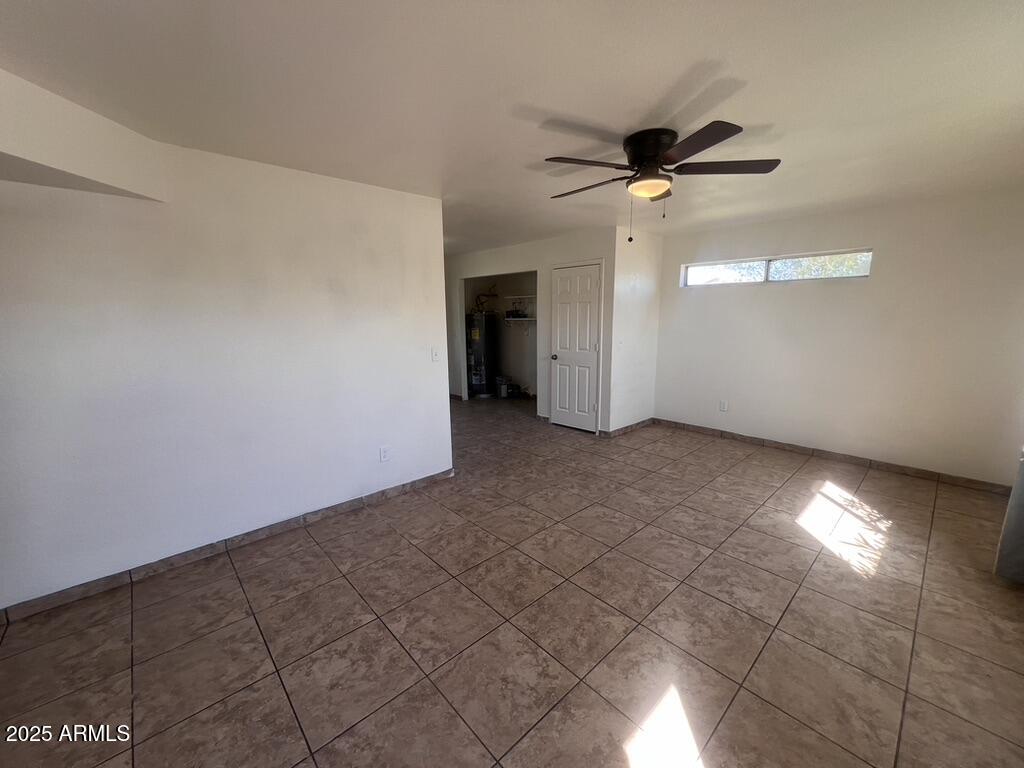 2549 East Chipman Road, Unit 2 Phoenix, AZ 85040 - Photo 4 of 37 EAD850B5-B637-488C-B984-A431E9D459AD_1_1
