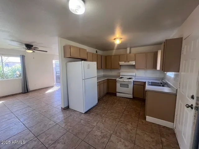 $2,399 | 2549 East Chipman Road, Unit 2, Phoenix, AZ 85040