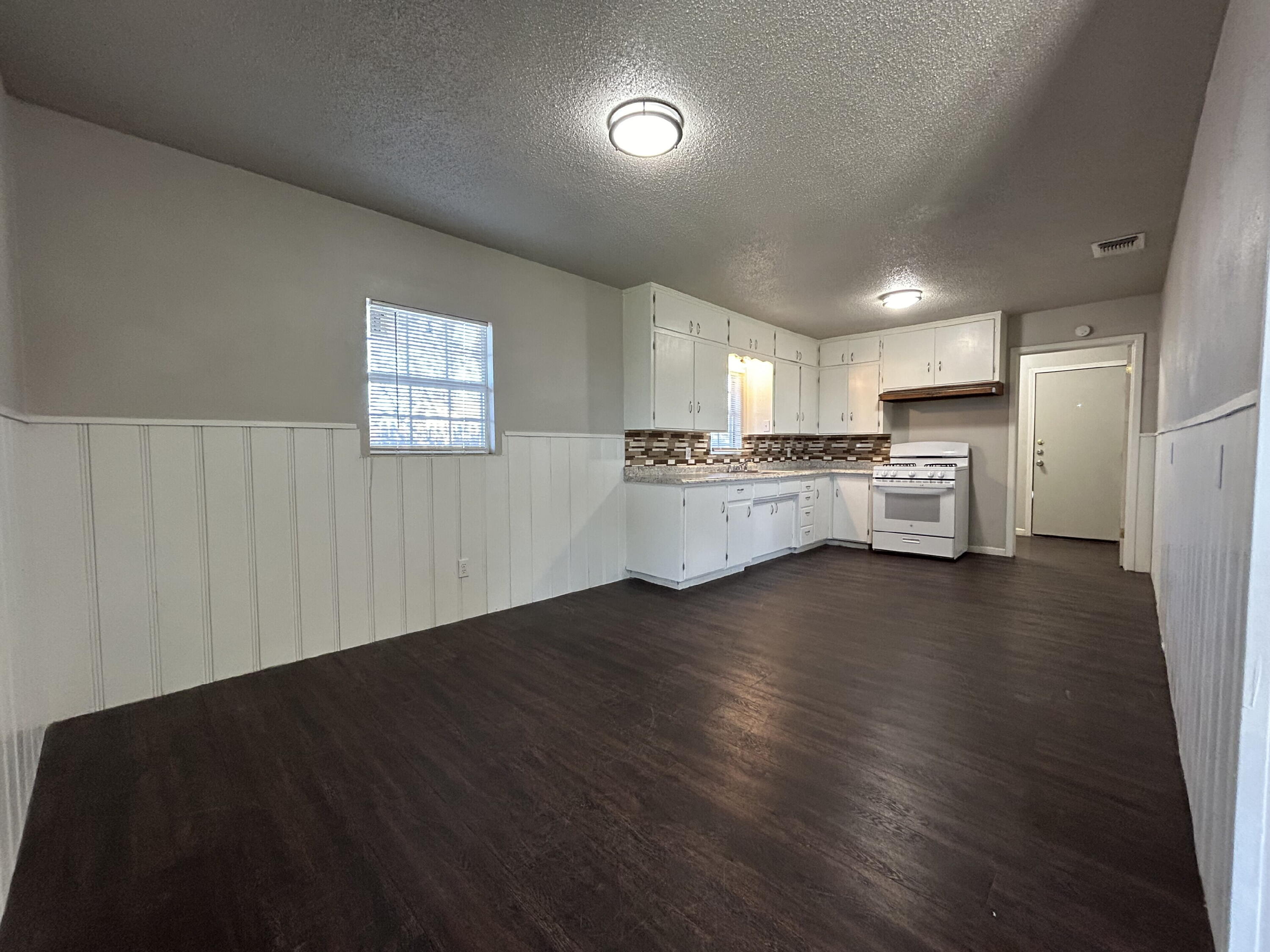 7438 18th Street Lubbock, TX 79416 - Photo 3 of 14 IMG_1600