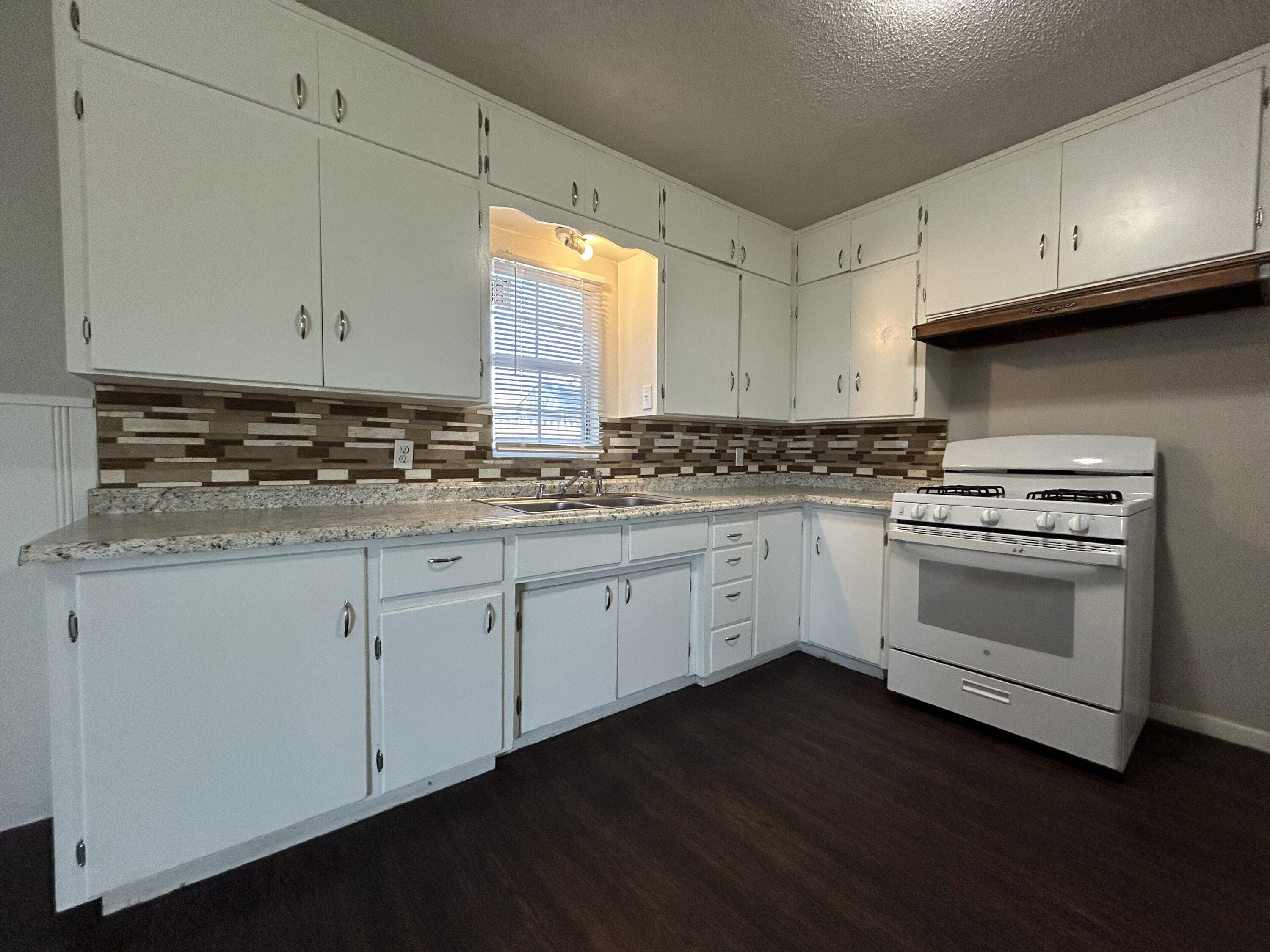 7438 18th Street Lubbock, TX 79416 - Photo 4 of 14 IMG_1601