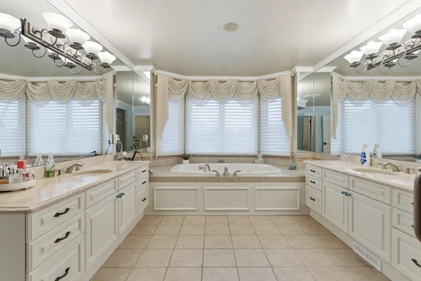 $1,700,000 | 5520 Whitehall Boulevard, Rochester, MI 48306