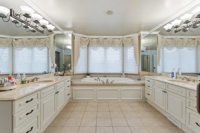 $1,775,000 | 5520 Whitehall Boulevard, Rochester, MI 48306