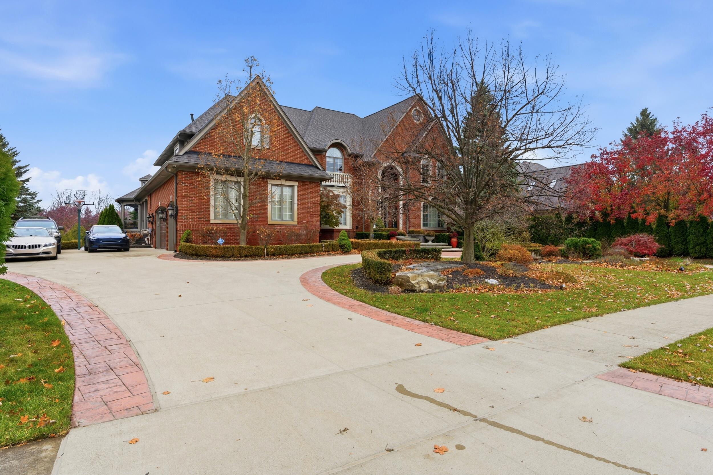 5520 Whitehall Boulevard Rochester, MI 48306 - Photo 4 of 103 004