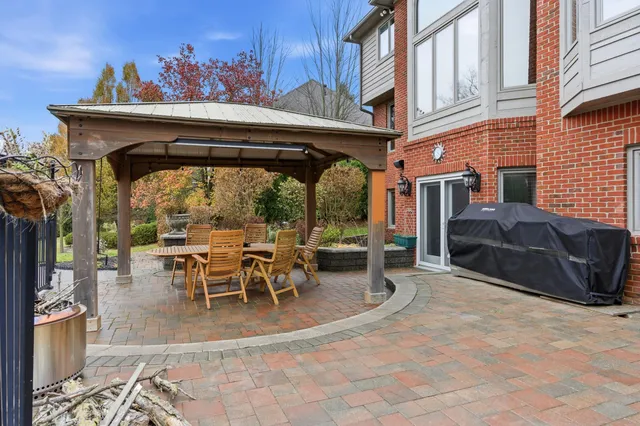 $1,775,000 | 5520 Whitehall Boulevard, Rochester, MI 48306