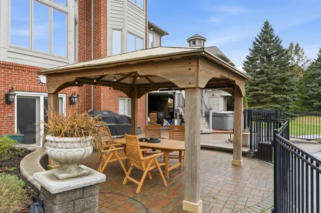 $1,775,000 | 5520 Whitehall Boulevard, Rochester, MI 48306