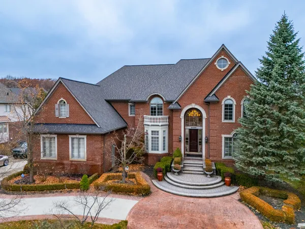 $1,700,000 | 5520 Whitehall Boulevard, Rochester, MI 48306