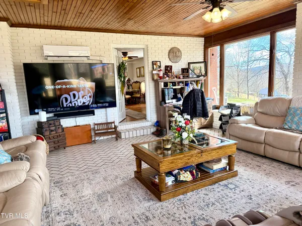 $695,000 | 11516 Frederick Road, Coeburn, VA 24230