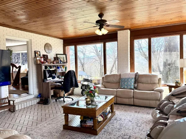 $695,000 | 11516 Frederick Road, Coeburn, VA 24230