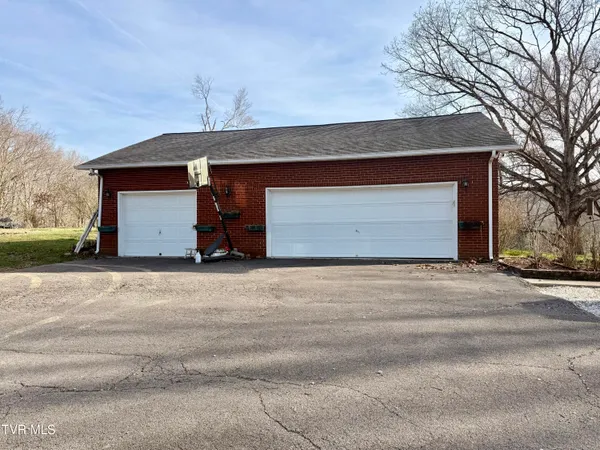 $695,000 | 11516 Frederick Road, Coeburn, VA 24230