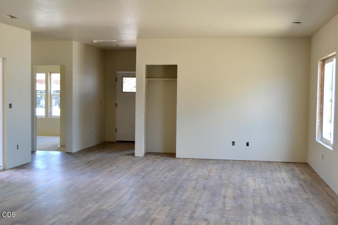 1540 West Harbeck Road Grants Pass, OR 97527 - Photo 2 of 9