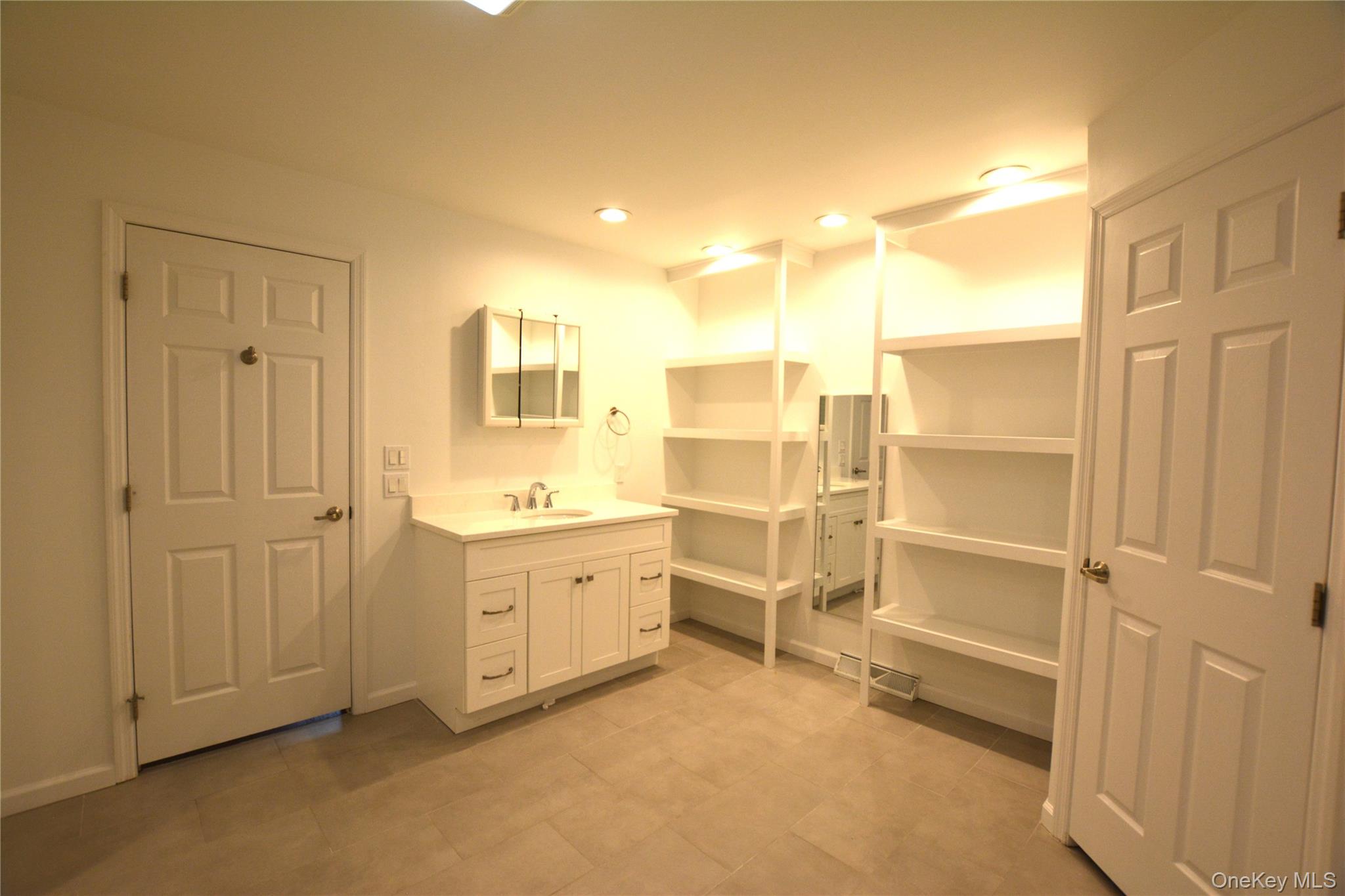 1661 Old Country Road, Unit 516 Riverhead, NY 11901 - Photo 20 of 24